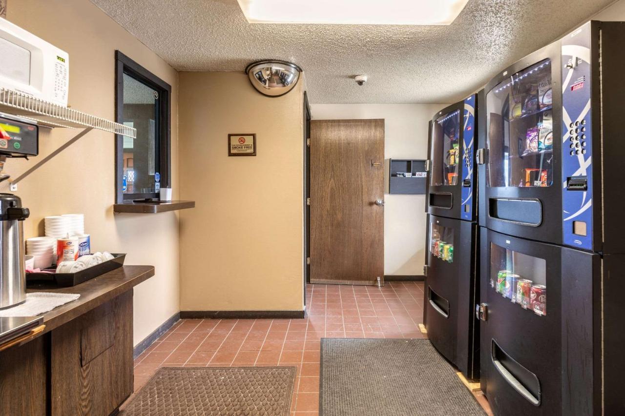 Value Inn Kenosha I-94 - Exit 344 プレザント・プレイリー エクステリア 写真